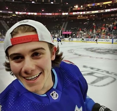 Jack Hughes Smile, Jack Hughes Boyfriend Material, Jack Hughes Wallpaper, 8k Photos, Hughes Brothers, Hockey Girlfriend, Hockey Guys, Jack Hughes, Hockey Men