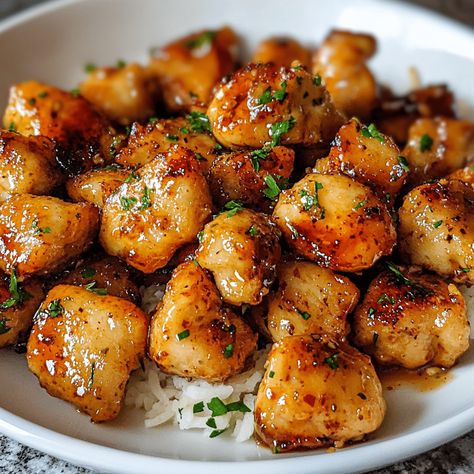 Discover quick and easy Honey Garlic Chicken Bites with savory, sweet flavors perfect for weeknight dinners! Honey Chicken Bites, Honey Garlic Chicken Bites, Garlic Chicken Bites, Easy Honey Garlic Chicken, Tasteful Recipes, Creamy Parmesan Chicken, Honey Chicken Recipe, Garlic Parmesan Pasta, Asian Dinner