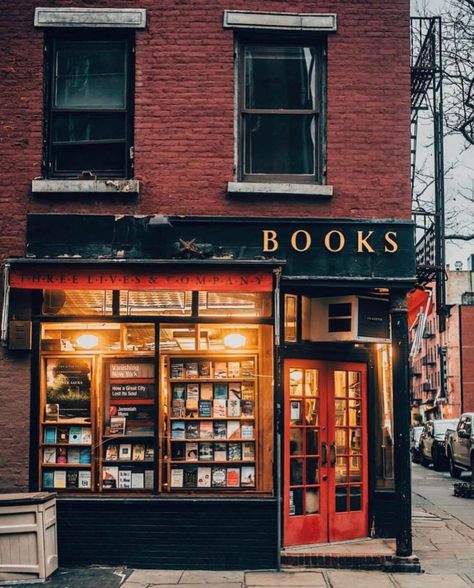 Bookstore Cafe, Book Cafe, Doors And Windows, West Village, Old Book, Book Store, Book Nooks, Book Of Life, Travel Book