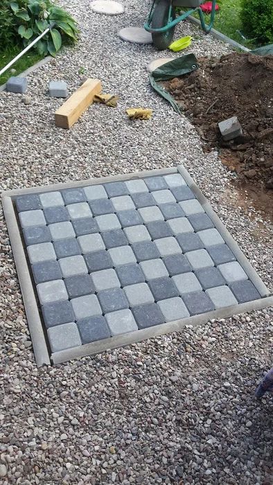 Garden Chess Board : 4 Steps (with Pictures) - Instructables Chess Diy, Garden Chess, Yard Renovation, Concrete Pavement, Play Chess, Garden Games, Children's Garden, Patio Diy, Backyard Playground