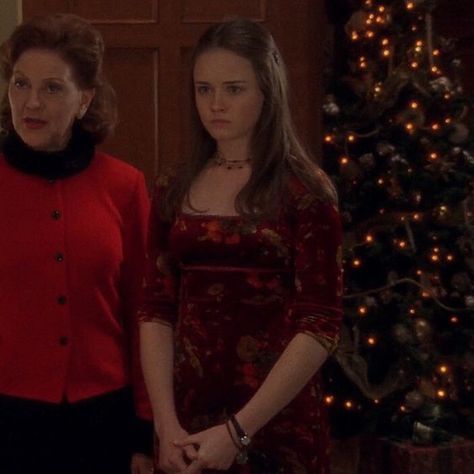 Rory Gilmore Outfits, Gilmore Outfits, Gilmore Girls Fashion, Gilmore Girls Aesthetic, Gilmore Girls Outfits, I Smell Snow, Gilmore Girls Fan, Team Logan, The Gilmore