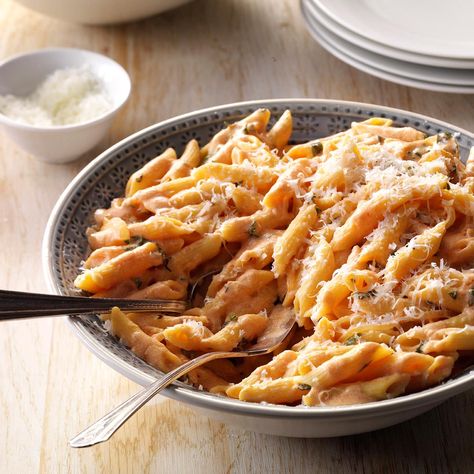 Blushing Penne Pasta Recipe -I reworked this recipe from an original that called for vodka and heavy whipping cream. My friends and family have a hard time believing a sauce this rich, flavorful and creamy could be light. —Margaret Wilson, Hemet, California Low Sodium Pasta, Blush Sauce, Noodles And Company, Penne Pasta Recipes, Pastas Recipes, Copycat Restaurant Recipes, Penne Pasta, Homemade Pasta, Pasta Recipe