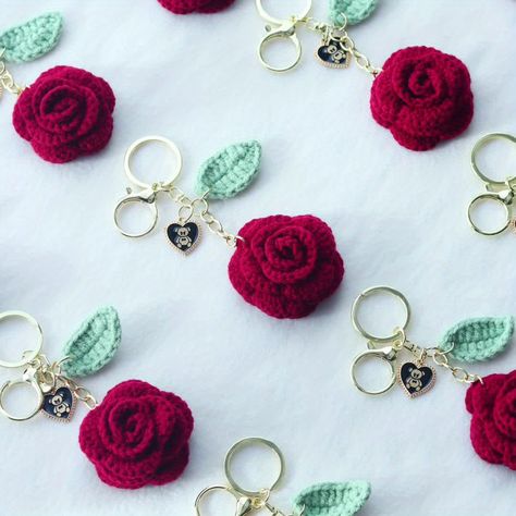 Faster shipping. Better service Bag Charm Crochet, Crochet Flower Bag, Charm Crochet, ميدالية مفاتيح, Diy Crochet Flowers, Crochet Car, Crochet Keychain Pattern, Crochet Earrings Pattern, Mode Crochet