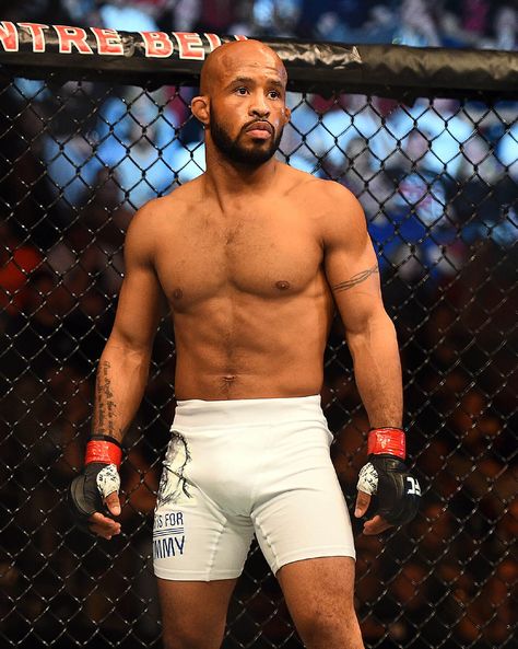 Most Fit Male Athletes in Sports on SI's Fittest 50 List Ufc Fighters Men, Demetrious Johnson, Male Athletes, Combat Clothes, Male Boxers, Ufc Fighter, Ufc Fighters, Martial Artist, Coast To Coast