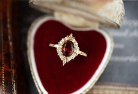 https://www.thebeautyreel.com Find many great new & used options and get the best deals for 2.50Ct Oval Cut Lab-Created Garnet Women Engagement Ring 14K Yellow Gold Finish at the best online prices at eBay! Free delivery for many products! Red Stone Engagement Rings, Georgian Engagement Ring, Antique Wedding Rings Sets, Unique Solitaire Engagement Ring, Ruby Engagement Ring Vintage, Silver Stone Ring, Silver Ruby Ring, Ruby Wedding Rings, Gothic Engagement Ring