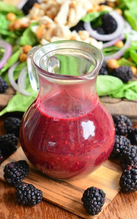 Blackberry Poppy Seed Vinaigrette (and Blackberry Chicken Spinach Salad) | from willcookforsmiles.com Blackberry Chicken, Poppy Seed Vinaigrette, Chicken Spinach Salad, Blackberry Salad, Homemade Dressing Recipe, Spinach Salad With Chicken, Will Cook For Smiles, Salsa Guacamole, Blackberry Recipes