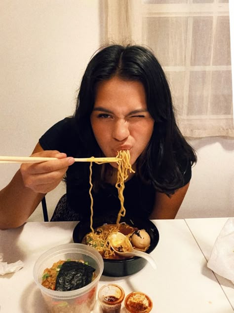 S.telloa - shes eating ramen :0 Eating Noodles, Restaurant Pictures, Girl Eating, Eating Ramen, Food Photoshoot, Cup Noodles, People Eating, Body Reference, Pose Reference Photo