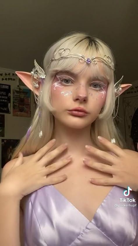 Elf Looks Makeup, Elf Makeup Costume, Fairy Makeup Ren Faire, Fairy Elf Makeup Ideas, White Elf Costume, Fantasy Makeup Fairies, Halloween Fairy Makeup Looks, Ren Faire Makeup Elf, Fae Aesthetic Hairstyles