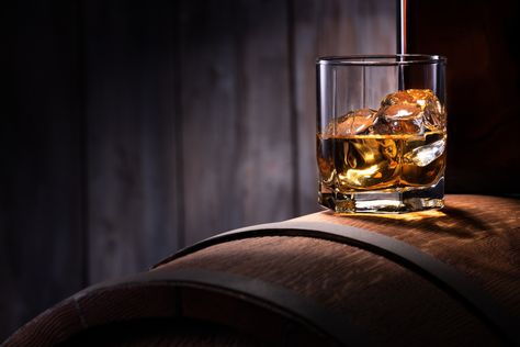 5 Artisanal American Whiskeys to Drink Right Now Whisky Red Label, Whisky Chivas, Johnnie Walker Whisky, Glass Of Whiskey, Japanese Restaurant Interior, Glass Whiskey Decanter, Wine Barrel Furniture, Wedding Gift Ideas, American Whiskey