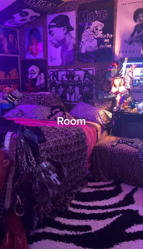 Y2k Room Ideas, Trashy Y2k Bedroom, Emo Room, Small Space Decor, 2000s Room, Baddie Room, Y2k Bedroom, Y2k Room, Hello Kitty Rooms