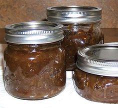 confit d'oignon. probably the best thing I've ever put in jars.  Even though the recipe didn't say to, I pressure canned this one. Onion Confit, Marmalade Recipe, Onion Relish, Vidalia Onions, French Onion, Marmalade, Canning Recipes, Relish, Ketchup