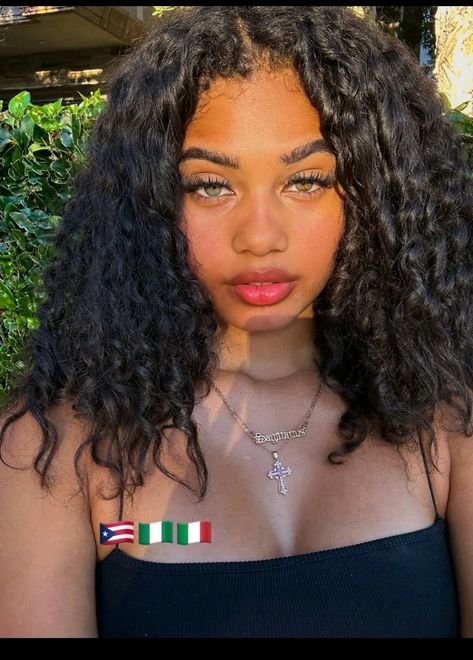 🇵🇷🇳🇬🇮🇹 Highschool Dream, Curly Hair Latina, Biracial Women, Girl With Green Eyes, Fake Account, Mixed Hair, Dark Skin Beauty, Curly Hair Women