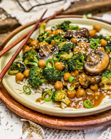 This saucy and delicious General Tso’s Broccoli Mushroom Stir Fry is so easy to prepare and makes for a perfectly healthy, quick weeknight dinner. #vegan #oilfree #glutenfree #plantbased | monkeyandmekitchenadventures.com Broccoli Mushroom Stir Fry, Broccoli Mushroom, Monkey And Me Kitchen Adventures, Monkey And Me, Mushroom Stir Fry, Healthy Stir Fry, Dinner Vegan, General Tso, Stir Fry Recipes