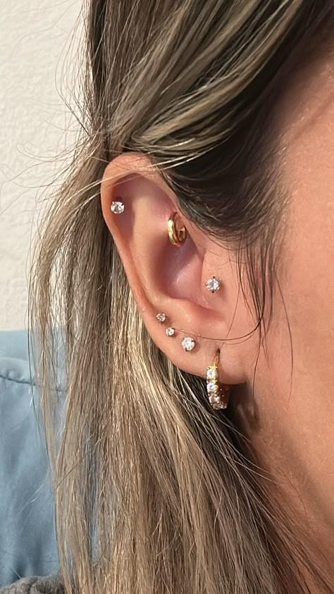 Blake Lively Piercings, Hot Ear Piercings, Taylor Swift Ear Piercings, Pretty Ear Piercings, Ear Party, Dope Jewelry, Jewelry Lookbook, Girly Jewelry, Ear Jewelry