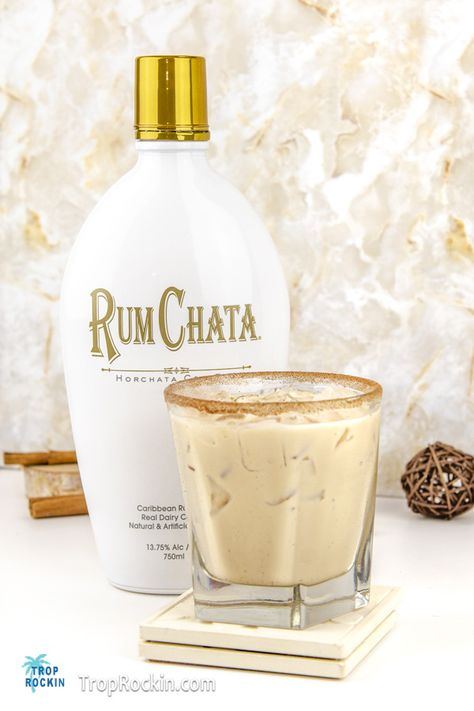 Christmas Rumchata Drinks, Rumchata Christmas Cocktails, Rumchata Christmas Drinks, Rum Chata Drinks, Rumchata White Russian, Rum Chata Recipes, Rumchata Cocktails, Spiked Drinks, Rumchata Drinks