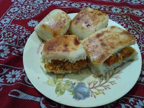 Dabeli Food, South Indian Vegetarian Recipes, Food Selfie, Fast Food Drinks, Eating Food Funny, Tumblr Food, Junk Food Snacks, Delicacy Food, Food Drink Photography