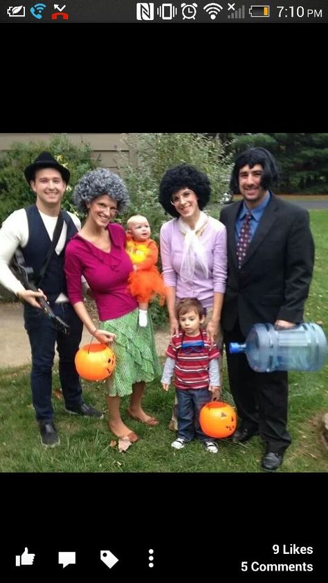 You don't know how much I am smiling about the fact that that one guy dressed as O'Hare. Mr O Hare Costume, Lorax Halloween Costumes Family, Lorax Family Costume, O Hare Lorax Costume, Mr O'hare Costume, Ohare Lorax Costume, Ohare Lorax, O’hare Lorax, Lorax Costume