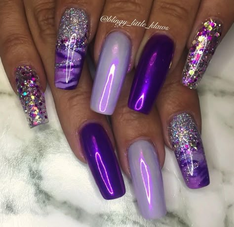 Nail arts/ nail polish/ violet/purple/ lavender Purple Glitter Christmas Nails, Purple Bling Nails, Dark Purple Nails Ideas, Purple Nail Inspiration, Birthday Nails Purple, Purple Birthday Nails, Purple Sparkly Nails, Pink And Purple Nails, Nails Lilac