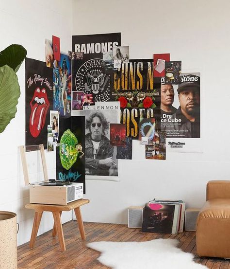 25 Cool Poster Decor Ideas For College Dorm Room | HomeMydesign Room With Posters, Chanel Decoration, Wall Posters Bedroom, Posters On Wall Bedroom, Dormitory Room, Dorm Room Wall Decor, Urban Outfitters Home, Dorm Room Walls, Tumblr Rooms