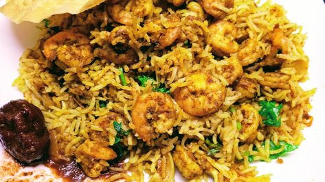 Simple, tasty and authentic Kolambi bhat (Prawn Pulao) recipe from Hungryforever. It is made using prawns, chilli, garlic and basmati rice. Prawn Pulao Recipe, Prawn Rice, Seafood Rice, Indian Rice Recipes, Pulao Recipe, Recipe Indian, Biryani Recipe, Grated Coconut, Coriander Leaves