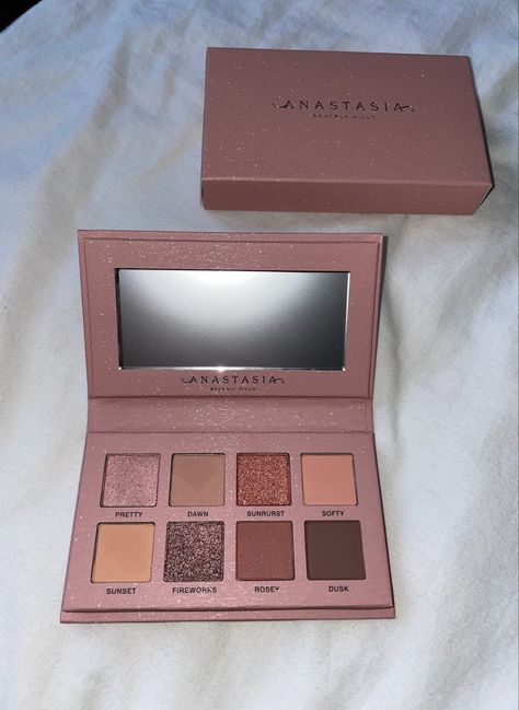 Anastasia Eyeshadow Palette, Anastasia Palette, Anastasia Beverly Hills Eyeshadow, Mini Eyeshadow Palette, Makeup Pallets, Makeup Eyeshadow Palette, Instagram Photo Editing, Glam Girl, Makeup Items