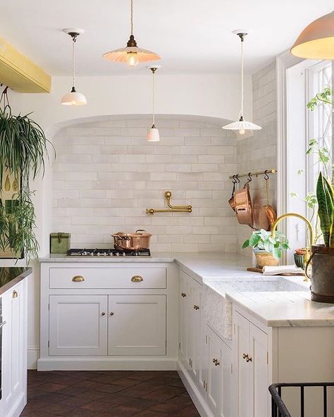 Cabinetry style, no toe kick by Devol Kitchens Classic English Kitchen, Devol Kitchens, Terracotta Floor, English Kitchens, Classic Kitchen, Kitchen Design Trends, Soft Spot, Classic Kitchens, Drew Barrymore