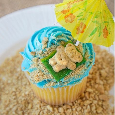 Hawaiian Cupcakes, Beach Theme Cupcakes, Beach Treats, Tropical Cupcakes, Premium Cake, Beach Cupcakes, Beach Themed Cakes, Summer Cupcakes, Summer Barbeque