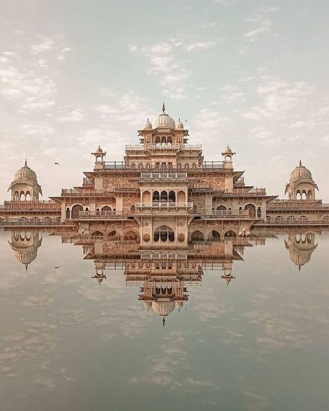 Albert Hall Museum Jaipur, Indian Temple Architecture, Ancient Indian Architecture, Asian Architecture, Temple Architecture, History Of India, Indian Architecture, Ancient India, Indian Aesthetic