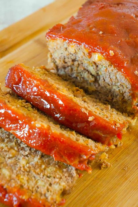 Meatloaf with Stuffing is an easy ground beef dinner recipe the whole family will love. This delicious meatloaf is made with Stove Top Stuffing Mix. Trisha Yearwood Meatloaf, Stove Top Stuffing Meatloaf, Crockpot Meatloaf Recipes, Crockpot Meatloaf, Trisha Yearwood Recipes, Pollo Teriyaki, Slow Cooker Meatloaf, Delicious Meatloaf, Homemade Meatloaf