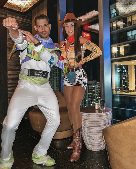 Buzz Lightyear Couple Costume, Couples Toy Story Costume, Halloween Couple Outfits Ideas, Tou Story Halloween Costumes, Toy Story 4 Costumes, Jesse You Story Costume, Woody Jessie And Buzz Costume, Toystory Costume Couple, Buzz Light Year And Woody Couple Costume