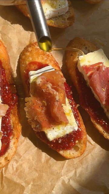 lindsey baruch | lindsey eats on Instagram: "Fig jam, mt. tam and prosciutto crostini! 🍞 Welcome to Episode 6 of my breads and spreads series! Savory and sweet have met their perfect match! You can search this recipe at lindseyeatsla.com :) #figjam #crostini #figjamrecipe #mttam" Fig Jam Crostini, Prosciutto Crostini, Fig Season, Fig Jam Recipe, Fig Recipes, Fig Jam, Small Bites, Spreads, Perfect Match