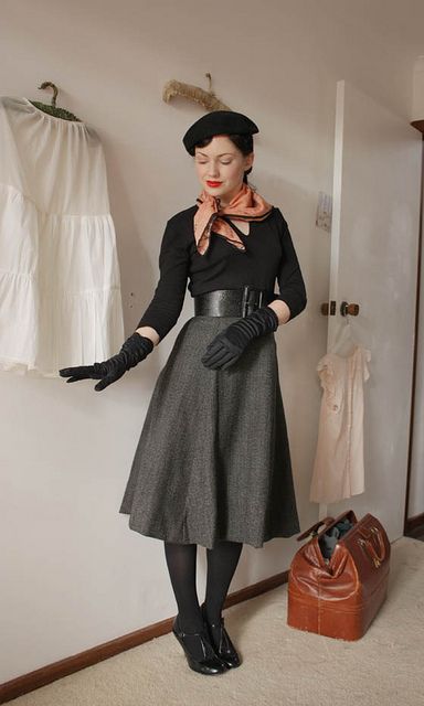 grey wool skirt c by night.owl, via Flickr Vintage Pin Ups, 40s Mode, Mode Rockabilly, Look Retro, Winter Mode, Dress Pin, 1940s Fashion, Moda Vintage, Vintage Pinup