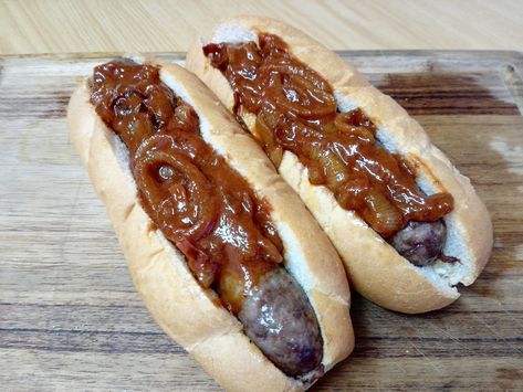 How to make a Boerewors Roll      What is Boerewors?  Boerewors is a traditional South African sausage made from beef… by jnelza South African Sausage, South African Desserts, Ground Beef Breakfast, South Africa Food, Bunny Chow, Sausage Rolls Recipe, African Dessert, Africa Food, African Cooking