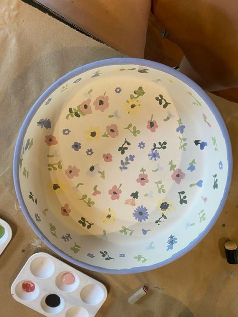 Pottery Painting Ideas Easy, Paint A Pot, Poetry Painting, Ceramics Bowls Designs, Clay Cafe, Ceramic Cafe, Ceramic Serving Bowl, Color Me Mine, Diy Pottery Painting