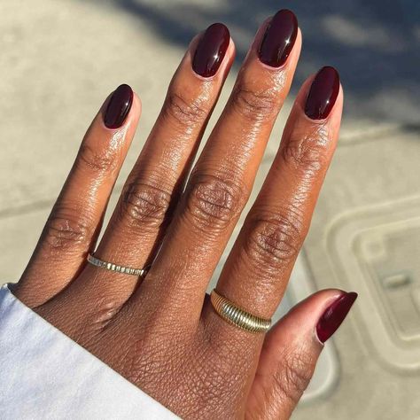 Nail Suite, Nail Ideas For Winter, Dark Red Nail Polish, Manicure Short Nails, Holiday Party Nails, Manicure Short, Cherry Mocha, Pretty Nail Polish Colors, Nail Polish Style