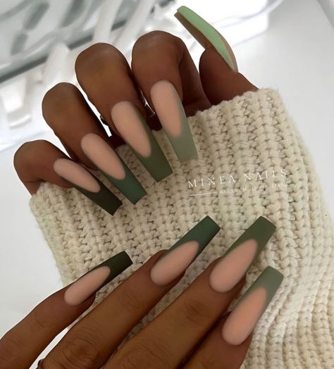 Nail Art Vert, Matte Green Nails, Swirl Nail Art, Green Acrylic Nails, Nail Designs Pictures, Green Nail Art, Nail Color Trends, February Nails, Green Nail Designs