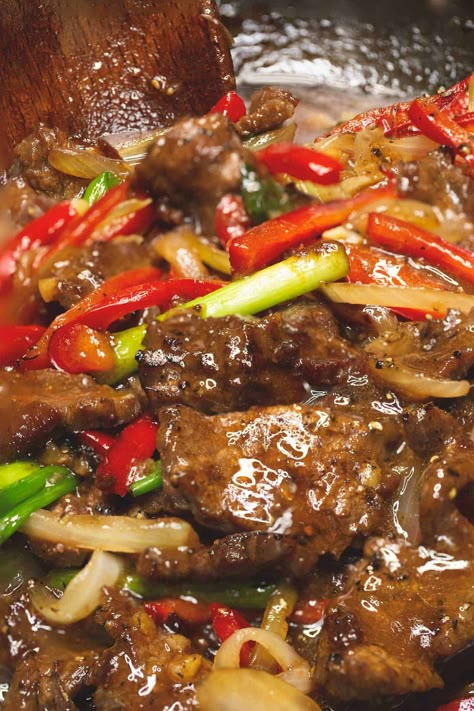 Beef Stir Fry with Onions & Peppers - Recipes by Nora Easy Mongolian Beef, Steak Stir Fry, Beef Stir Fry Recipes, Mongolian Beef Recipes, Chinese Cooking Wine, Easy Chinese Recipes, Fried Beef, Beef Stir Fry, Pepper Steak