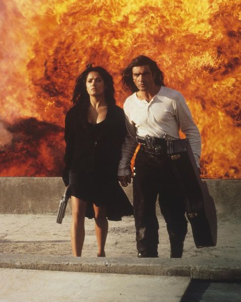 Salma Hayek Desperado, Desperado Movie, Desperado 1995, Selma Hayek, Mary Elizabeth Winstead, Robert Rodriguez, Stylish Couple, Rachel Weisz, Neo Western