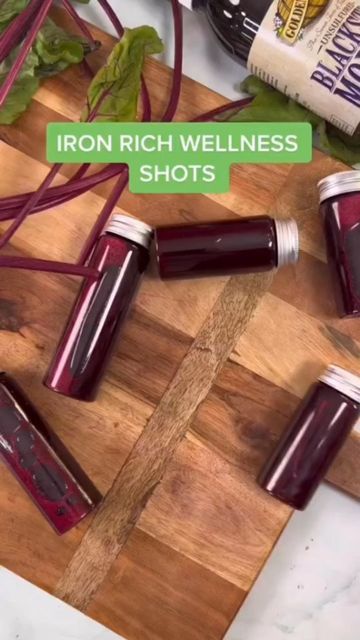 Low Iron Drinks, Juice For Headache, Iron Shots, Healthy Juicer Recipes, Healthy Juice Drinks, Blackstrap Molasses, Wellness Shots, Juicer Recipes, Natural Colon Cleanse