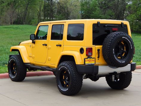 It doesn't get better than the color yellow. Yellow Jeep Wrangler Aesthetic, Yellow Jeep Wrangler, White Jeep Wrangler, 2013 Jeep Wrangler Unlimited, Auto Jeep, Yellow Jeep, 2015 Jeep Wrangler Unlimited, New Jeep Wrangler, Nitro Circus