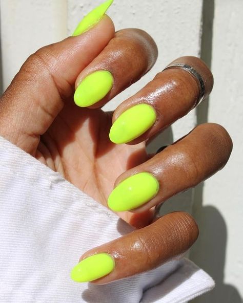 49 Bright Neon Nail Designs to Inspire Your Next Manicure - Paisley & Sparrow Neon Nail Ideas, Neon Nail Colors, Lime Green Nails, Neon Yellow Nails, Neon Nail Designs, Neon Green Nails, Yellow Nail Art, Yellow Nails Design, Boho Nails