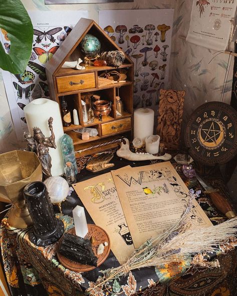 Sacred Space Altar, Witchy Room, Witchcraft Altar, Witches Altar, Wiccan Altar, Witch Magic, Modern Witch, The Shift, Altar Decorations