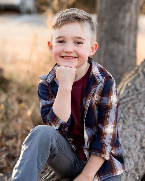 Little Boy Poses Photography, Kids Portrait Poses, Kids Photoshoot Ideas Outdoors, Boy Poses Photography, Little Boy Photoshoot, Boy Birthday Photoshoot, Kid Photoshoot Ideas, Boy Photoshoot Ideas, Birthday Photoshoot Ideas Boys