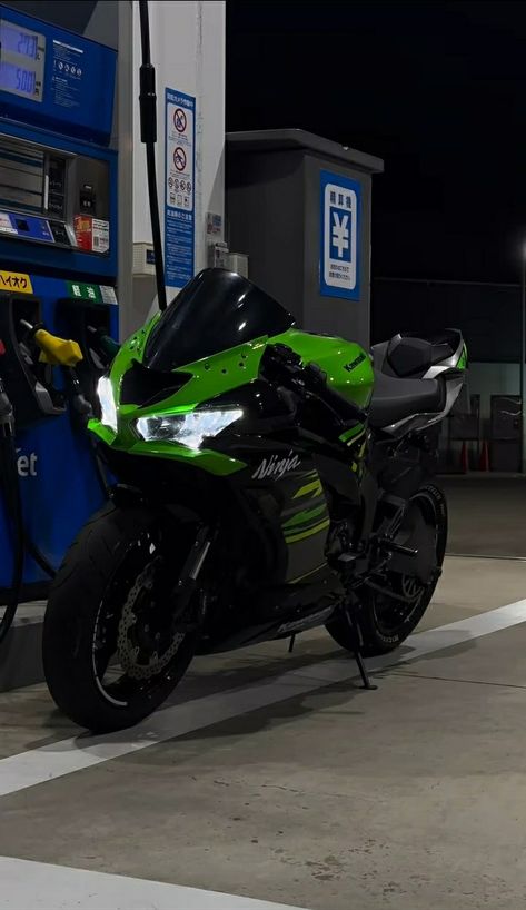 Kawasaki Aesthetic, Motorcycle Kawasaki, Kawasaki Motor, Kawasaki Ninja 650, Image Moto, Nightclub Aesthetic, Ninja 650, Bike Aesthetic, Kawasaki Ninja Zx6r