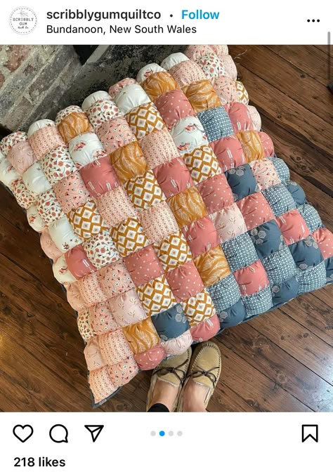 Puff Quilt Pillow, Puffed Quilt, Biscuit Quilt Pattern, Puff Quilts, Biscuit Quilt, Puffy Quilt, Bubble Blanket, Patchwork Quilting Designs, Puff Quilt