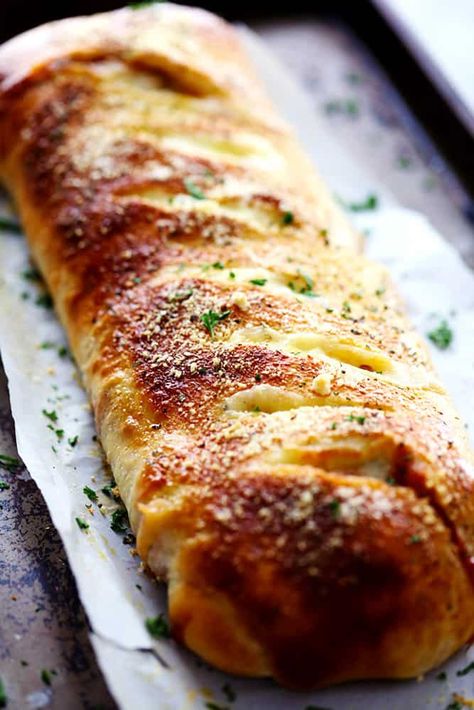 BBQ Chicken Stromboli | The Recipe Critic Barbecue Chicken Stromboli, Bbq Chicken Stromboli, Stromboli Chicken, Stromboli Filling Ideas, Chicken Stromboli Recipe, Braid Recipes, Chicken Stromboli, Sweet And Tangy Bbq Sauce, Italian Stromboli