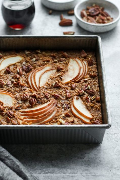 Whether you need the perfect breakfast for a holiday, special occasion brunch, or a make-ahead recipe to enjoy during the week, this Gingerbread Baked Oatmeal with Pears and Pecans is sure to please. It's studded with toasted pecans and sweet diced pear, and infused with a blend of warm gingerbread spices. Gingerbread Baked Oatmeal, Gingerbread Oatmeal, Greek Yogurt Eggs, Easy Gingerbread, Winter Breakfast, Thanksgiving Breakfast, Baked Pears, Best Gluten Free Recipes, Oatmeal Breakfast