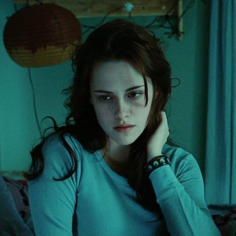 THANK GOD ITS FRIDAY - #twilight #kristenstewart #bellaswan #kstew Bella Swan, Kristen Stewart, A Woman, Bed, Wall, Blue, White