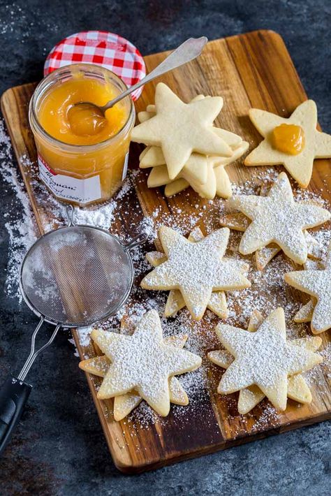 Christmas Cookies in double star shapes. Make perfect sugar cookies that hold their shape! Linzer cookies are perfect for holiday gift-giving! #christmascookies #sugarcookies #Linzercookies #starcookies #holidayrecipes #holidaybaking #christmas #sugarcookierecipe #desserts #cookieexchange Cookies With Lemon Curd, Curd Cookies, Cookies With Lemon, Star Ideas, Cookies Lemon, Vegetarian Christmas, Perfect Sugar Cookies, Savory Treats, Linzer Cookies