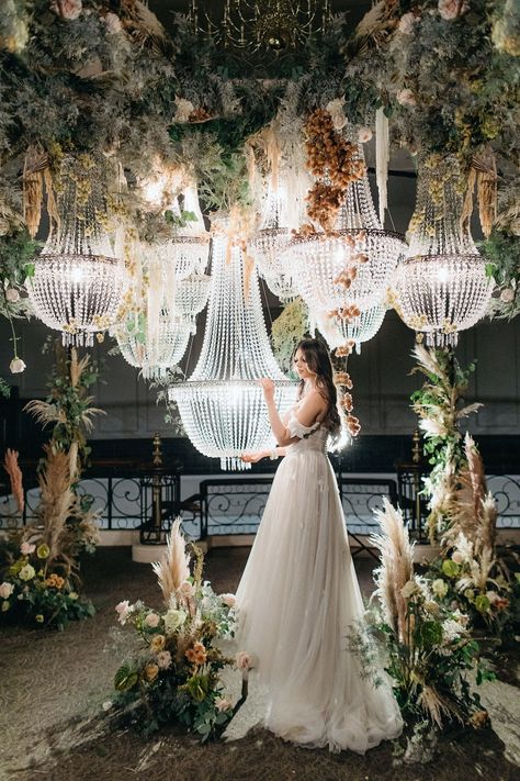 Chandelier Wedding Decor, تاج محل, Champagne Color Dress, Crystal Wedding Dress, Wedding Chandelier, Chandelier Decor, Rose Party, Luxury Event, Evening Wedding